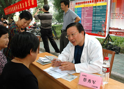 ���M(j��n)�㽭ʡί��ί�����ݷ��t(y��)Ժ��Ժ�L(zh��ng)����܊�ڞ�̎���ԃ