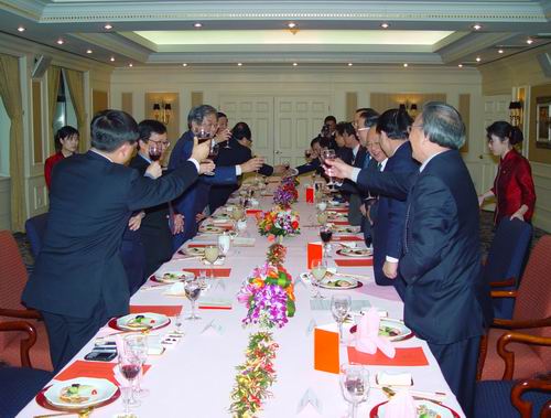 ȫ��(gu��)�˴�ί��(hu��)��ί�T�L(zh��ng)�����M(j��n)������ϯ�S����ڱ����ʢ����Ո(q��ng)���ֳ�ϯ���ɕ�(hu��)�������ȫ��(gu��)�˴���������f(xi��)ί�T��