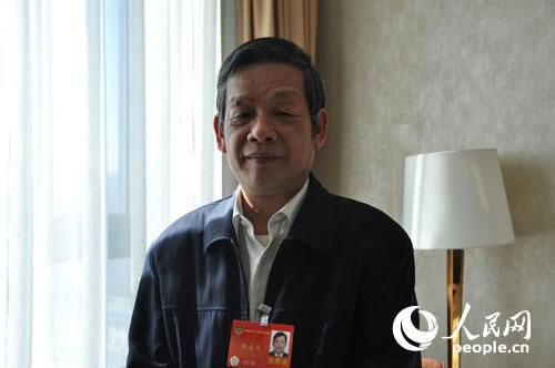 十二屆全國(guó)政協(xié)常務(wù)委員、民進(jìn)中央常委、廣西壯族自治區(qū)委主委陳自力