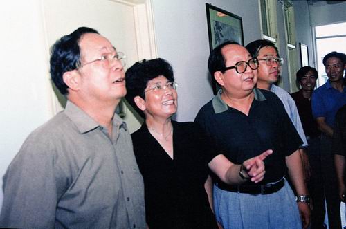 2003��7��2�������M���볣�ո���ϯ������������ϯ����ƽҕ�����M����ʡί�C�P