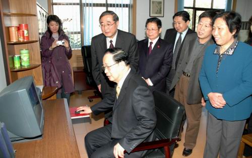 2005��10��31����ȫ�����f(xi��)����ϯ�����M���볣��(w��)����ϯ�������c���_ͨ���M�ӱ�ʡί�W(w��ng)վ���W(w��ng)վ���_ͨ�����������M�����M��ʡ���M��헹����𵽷e�O����