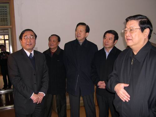 2004��12��29�����й��ӱ�ʡί��ӛ�׿�����ʡ�L����ʯ�����P(gu��n)�I(l��ng)��(d��o)��C�P(gu��n)����ȫ�w�C�P(gu��n)�����ˆT