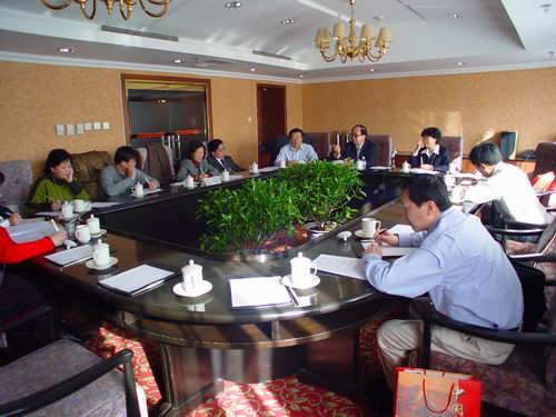 2004�����M(j��n)�����ھ������h�������о��T��Մ��(hu��)�F(xi��n)��(ch��ng)