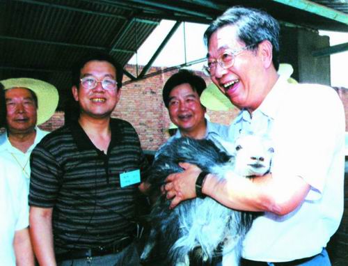 2001��7�����S�����ϯ��������¡����ء�