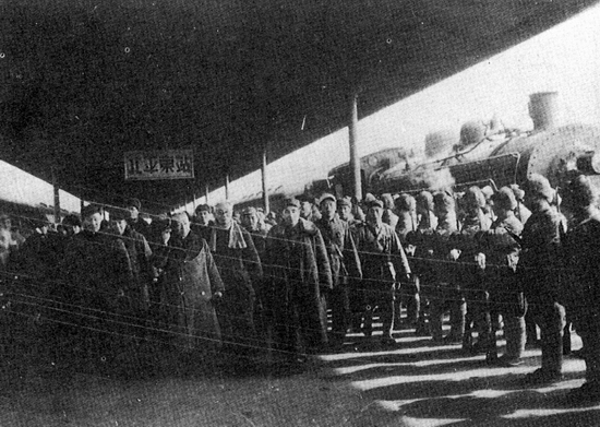 1949��2��25�����R����������������x�塢��ĭ����������ʿ���ֲ�������ͬ��������ꖵ��_��ƽ����܇վ�ܵ�������ʿ�gӭ��