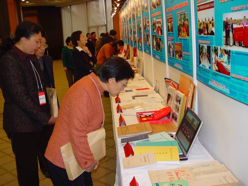 ����ί�T����ϯ���텢�^�ɹ�չ