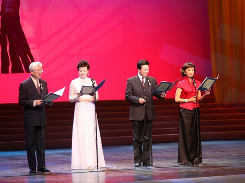 �䘷Ԋ���b ���I(xi��n)�o���M(j��n)�ĸ衷