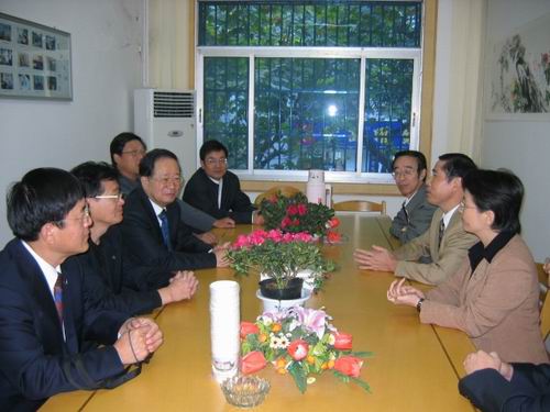 ����������ϯ�c���Mʒɽ��ί����Ҫ�I(l��ng)��(d��o)��Մ